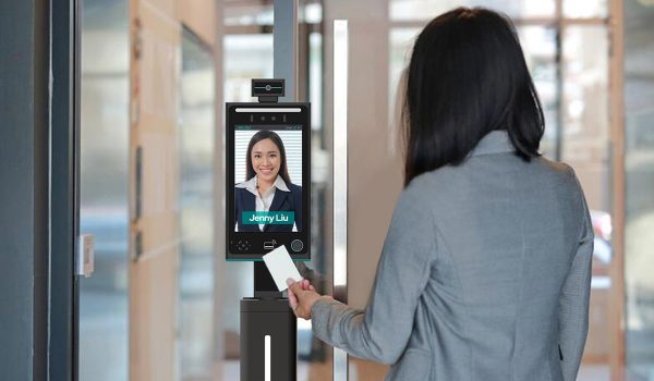 Mobile Credentials vs Keycards vs Biometrics: Guide to Commercial Access Control